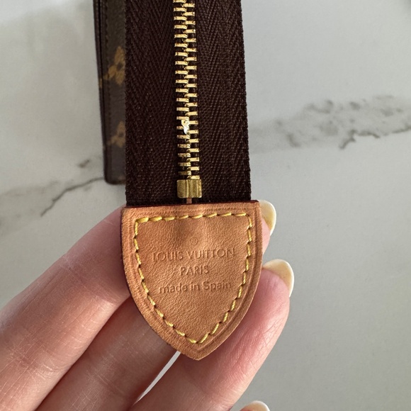 Louis Vuitton Monogram Toiletry 19 Pouch - Picture 3 of 6